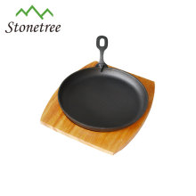 cast iron pizza pan /sizzling pan wooden tray